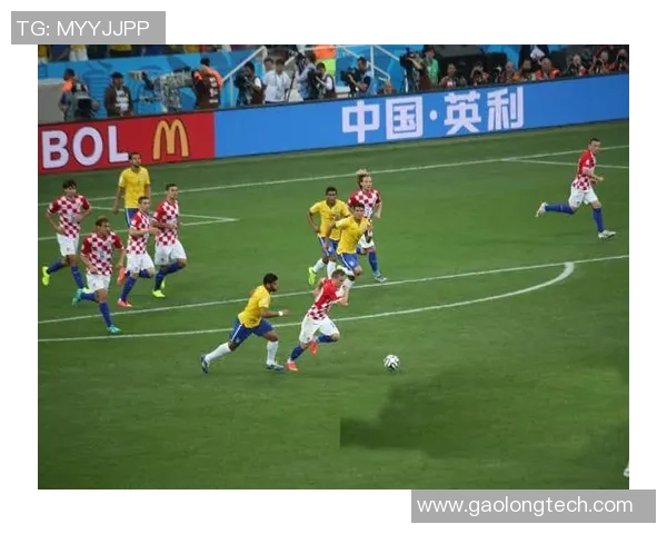 3D足球明星：虚拟世界中的绿茵传奇与真实球场的激情碰撞